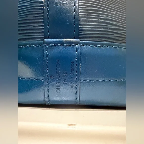 Louis Vuitton Epi Blue Bucket Bag GM - Please Read For Condition - Picture 11 of 16